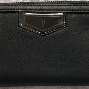 Vera Wang Purse with Strap. Black.